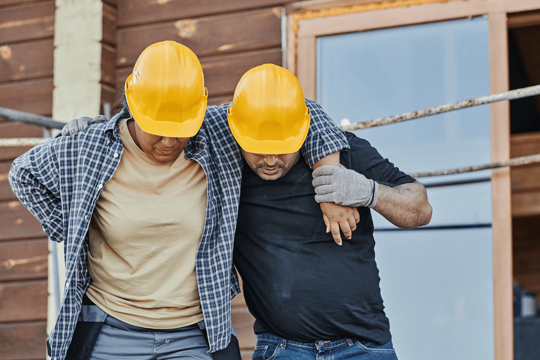 El coste real de una lesión laboral frente a la inversión en soluciones ergonómicas de elevación